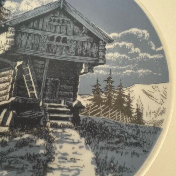 Vintage 1964 Porsgrund Norway Blue & White Winter Log Cabin 7" Collectors Plate - Picture 8 of 10